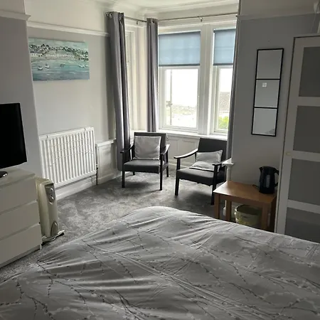 Lakenhow Guest house 3*